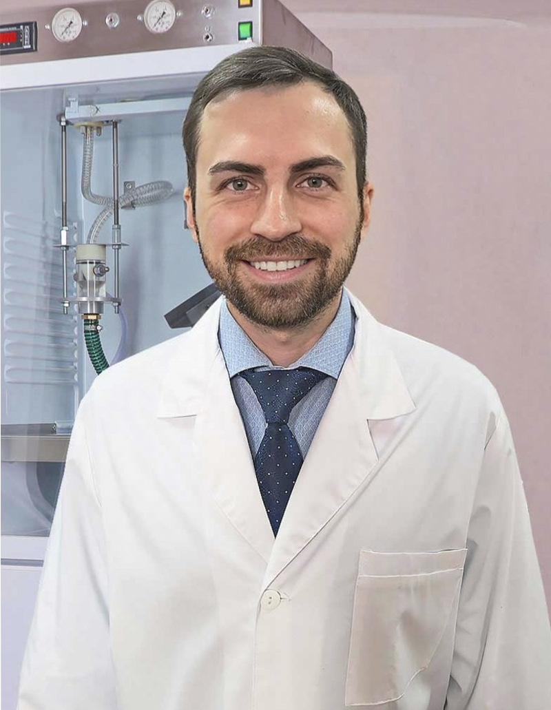 Alex Kacman ingegnere leader della compagnia www.Kapsulator.ru Apparecchiature per la produzione di capsule di olio in capsule di gelatina tonde