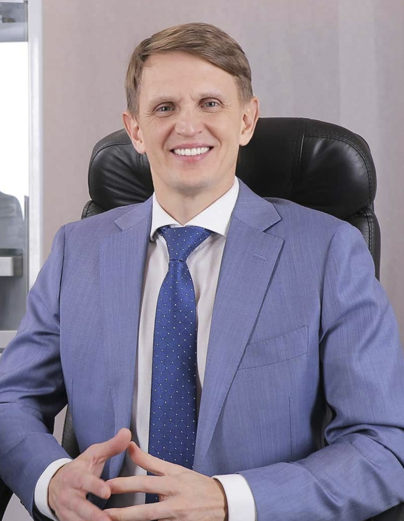 Roman Tsibulsky fondateur et propriétaire de la société www.Kapsulator.ru Equipement pour la production de capsules d'huile en capsules de gélatine rondes